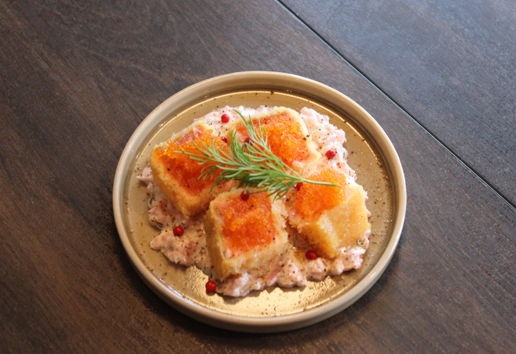 ▼生カツサーモン　ディルとすだち胡椒タルタル